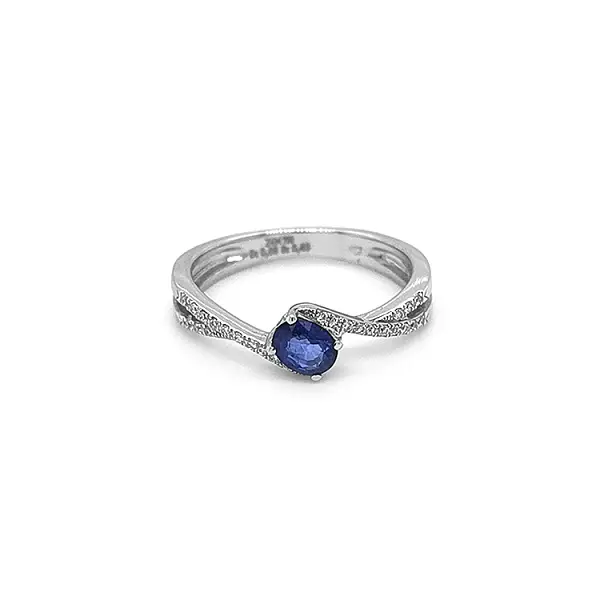 Gold Ring with Sapphire and Diamonds