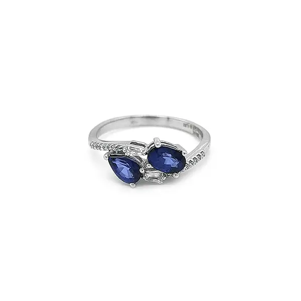 Gold Ring with Sapphire and Diamonds