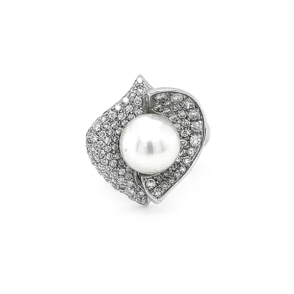 Gold Ring with Natural Pearl and Diamonds