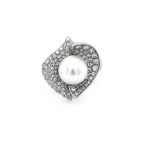Gold Ring with Natural Pearl and Diamonds