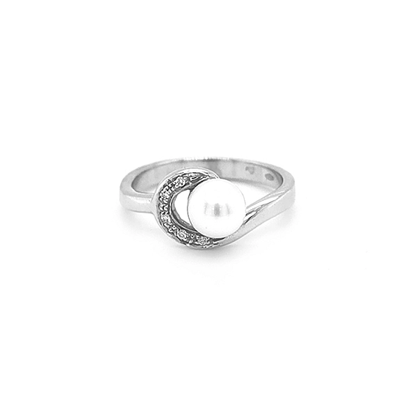 Gold Ring with Natural Pearl and Diamonds