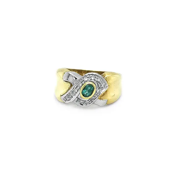 Gold Ring with Emerald and Diamonds