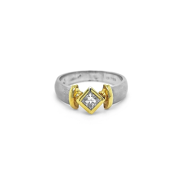 Gold Engagement Ring with Diamond