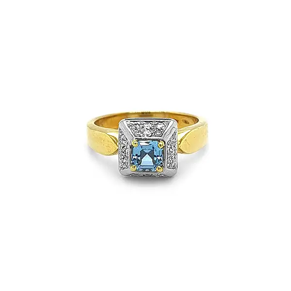 Gold Ring with Aquamarine and Diamonds