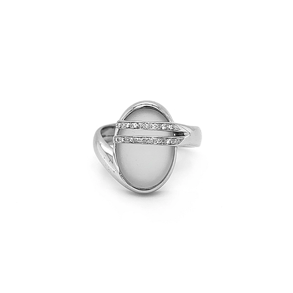Gold Ring with Quartz and Diamonds