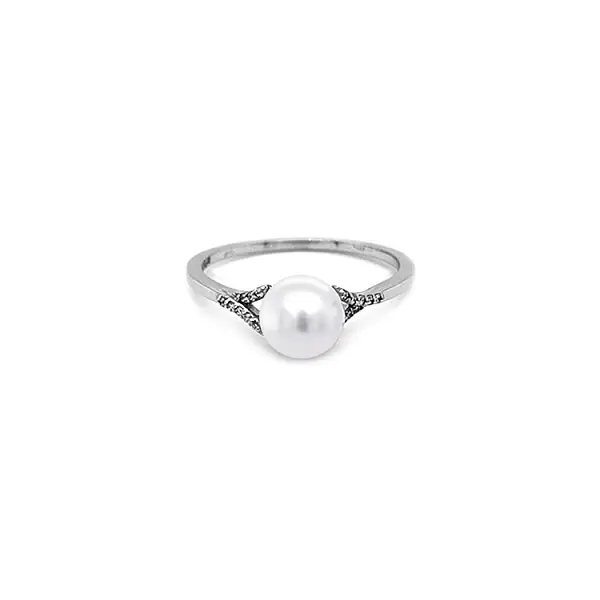 Gold Ring with Natural Pearl and Diamonds