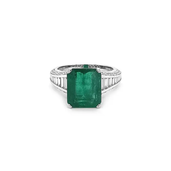 Gold Ring with Emerald and Diamonds
