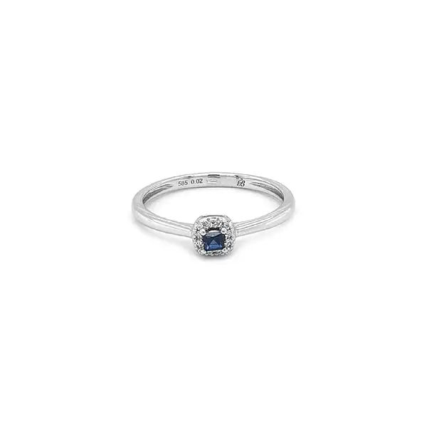Gold ring with sapphire and diamonds