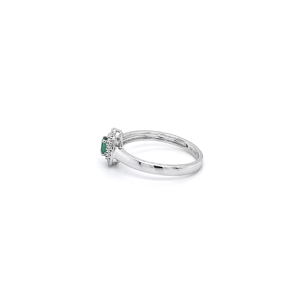 Gold Ring with Emerald and Diamonds