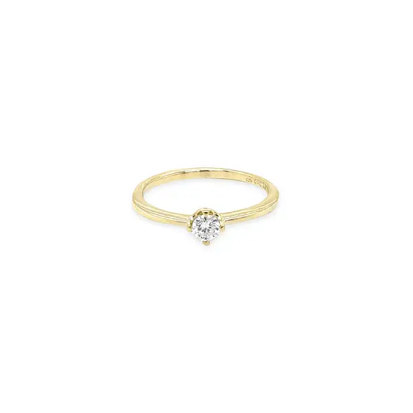 Gold engagement ring with diamond