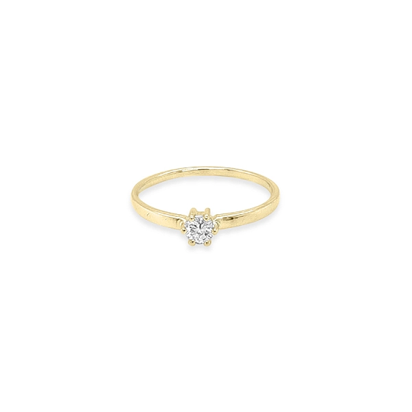 Gold engagement ring with diamond