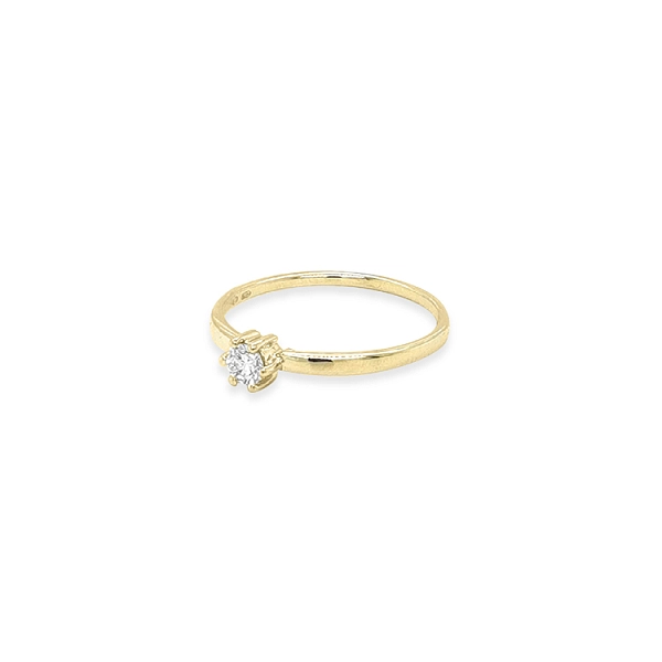 Gold engagement ring with diamond