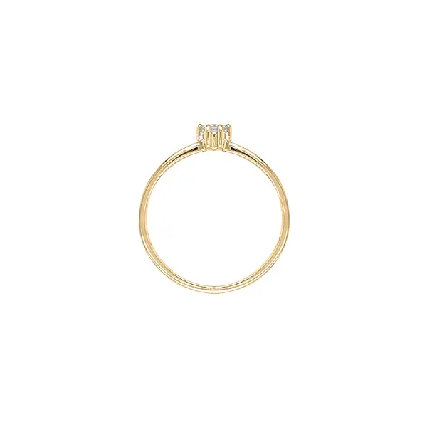 Gold engagement ring with diamond