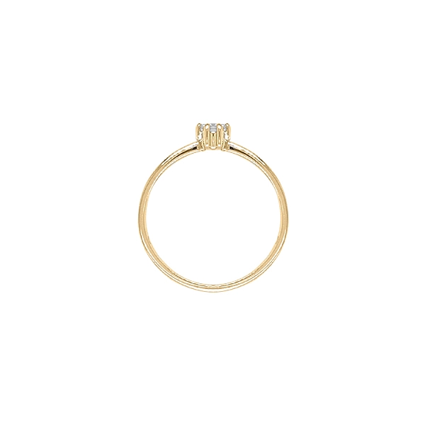 Gold engagement ring with diamond