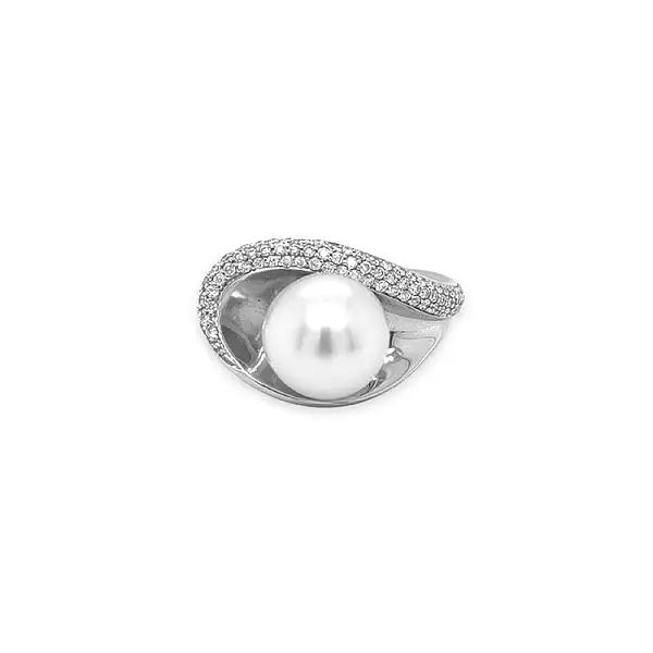 Gold Ring with Natural Pearl and Diamonds