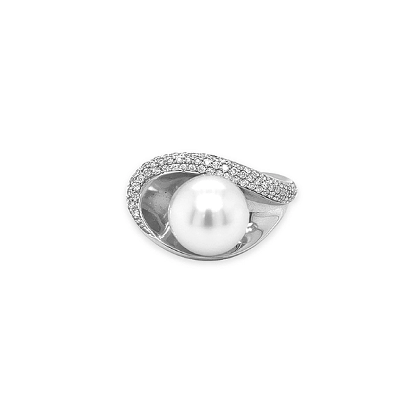 Gold Ring with Natural Pearl and Diamonds