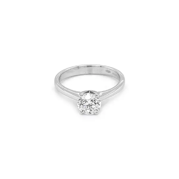 Gold engagement ring with diamond