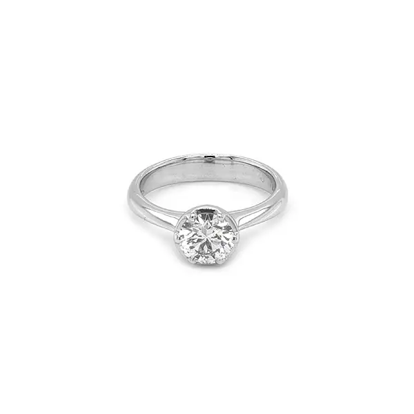 Gold engagement ring with diamond