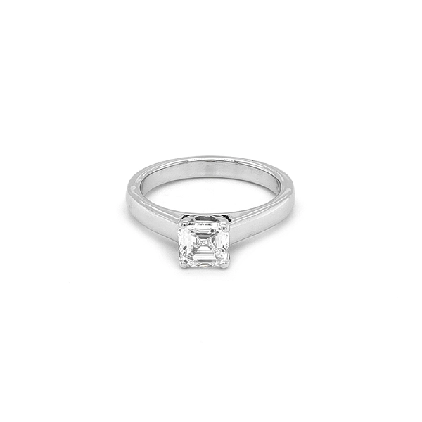 Gold engagement ring with diamond