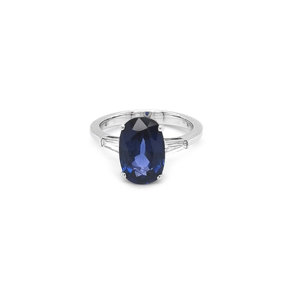 Gold Ring with Sapphire and Diamonds