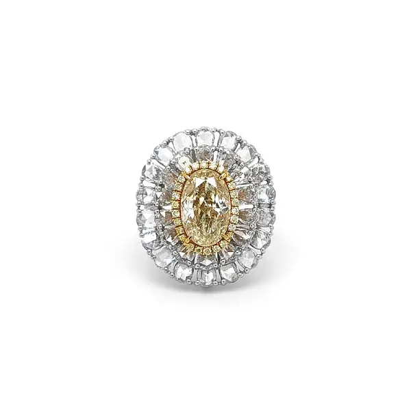 Gold Ring with Fancy Yellow Diamat