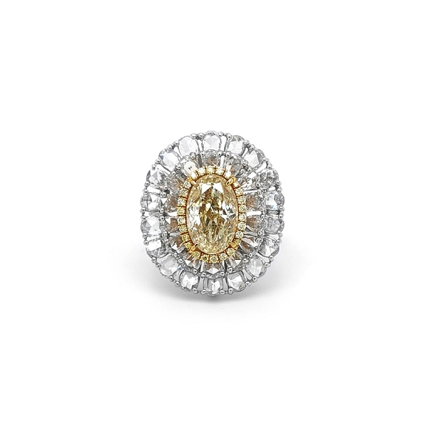 Gold Ring with Fancy Yellow Diamat