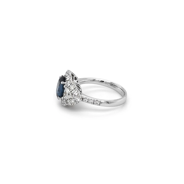Gold Ring with Sapphire and Diamonds