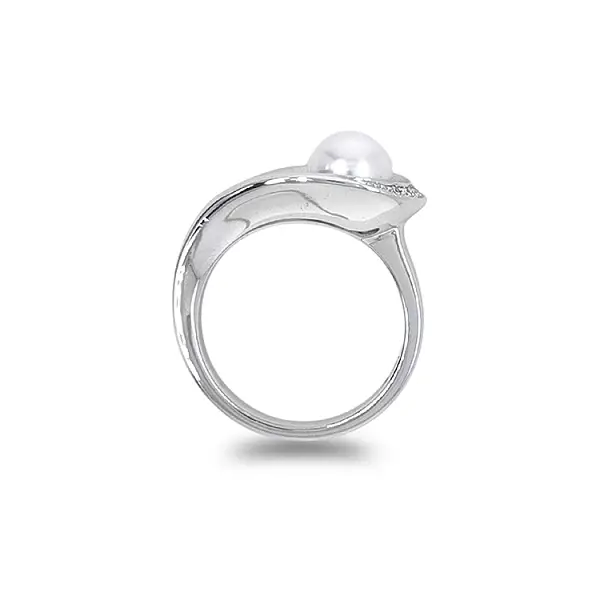 Gold Ring Natural Pearl and Diamonds