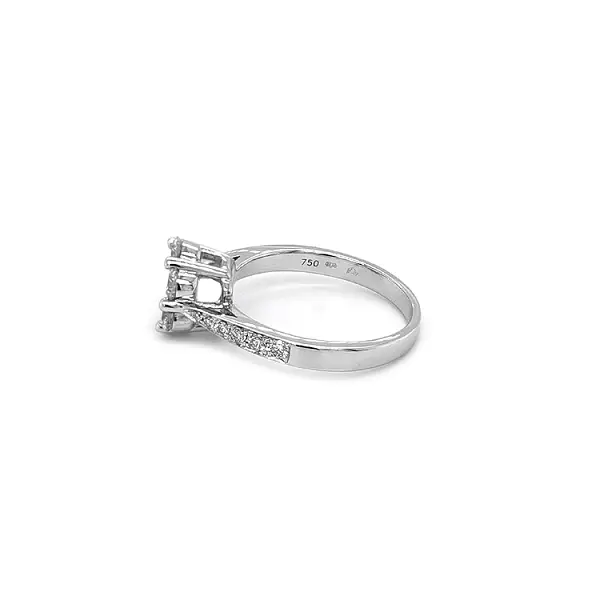 Gold Ring with Diamonds