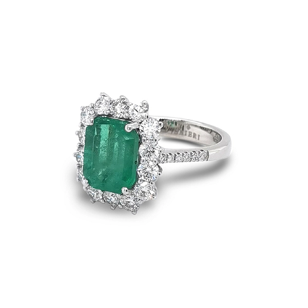 Gold Ring with Emerald and Diamonds