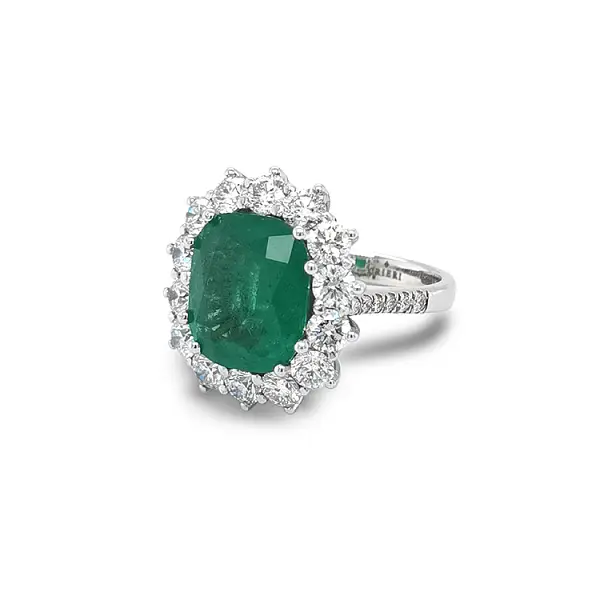 Gold Ring with Emerald and Diamonds