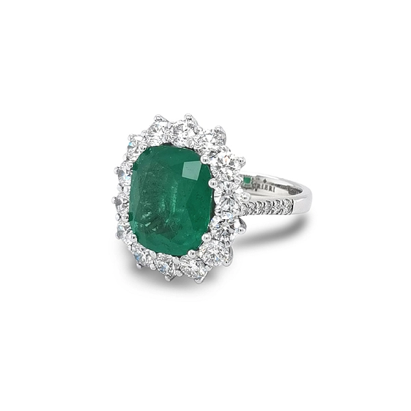 Gold Ring with Emerald and Diamonds
