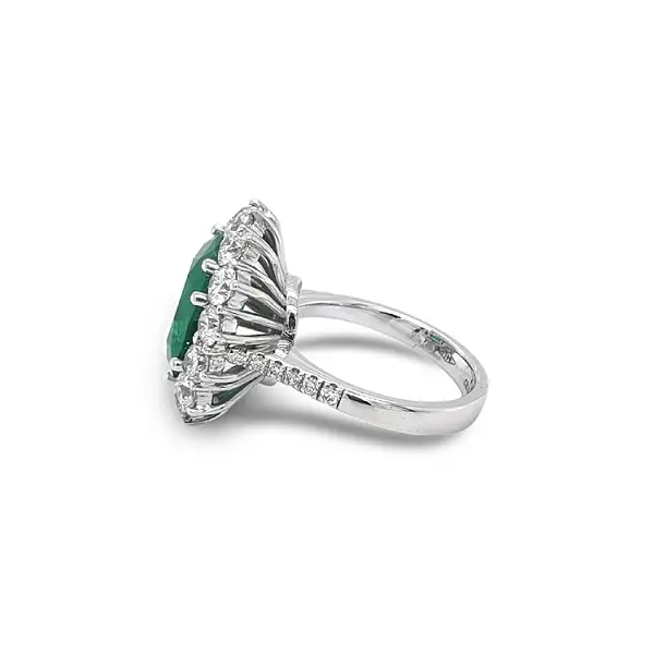 Gold Ring with Emerald and Diamonds