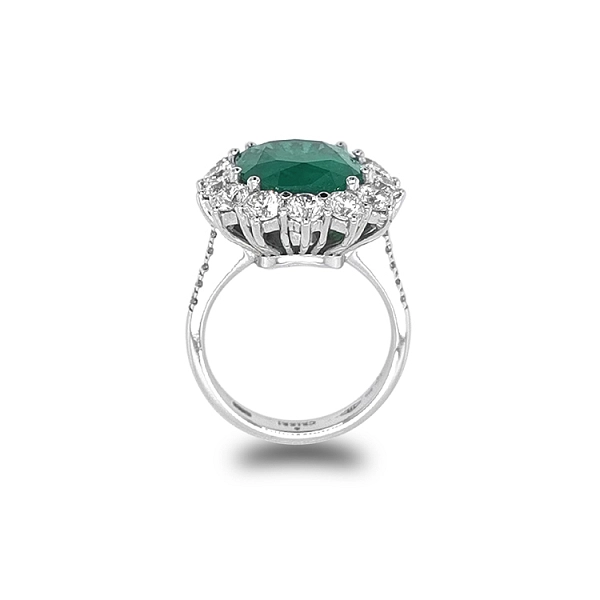 Gold Ring with Emerald and Diamonds
