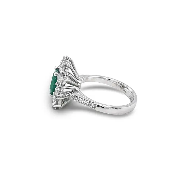 Gold Ring with Emerald and Diamonds