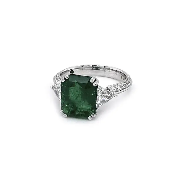 Gold Ring with Emerald and Diamonds