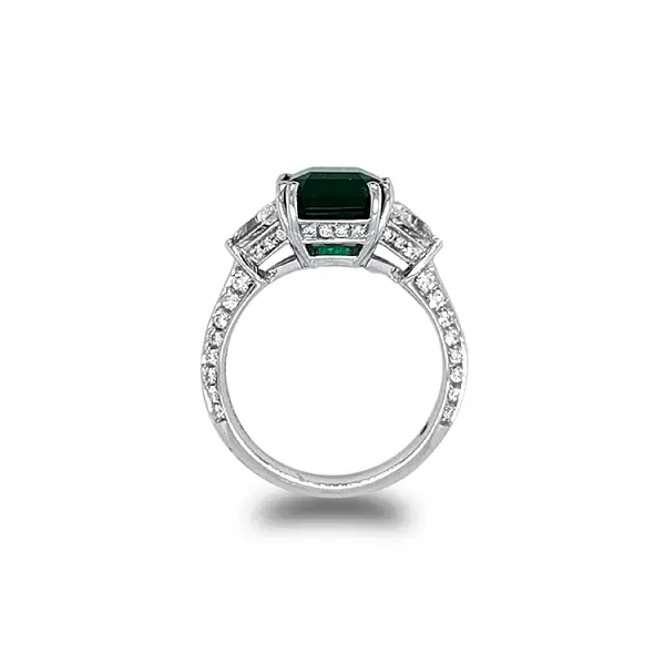 Gold Ring with Emerald and Diamonds