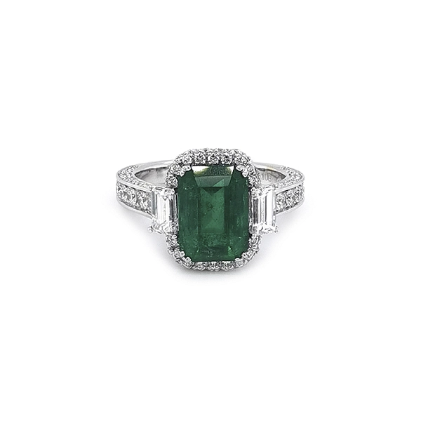 Gold Ring with Emerald and Diamonds