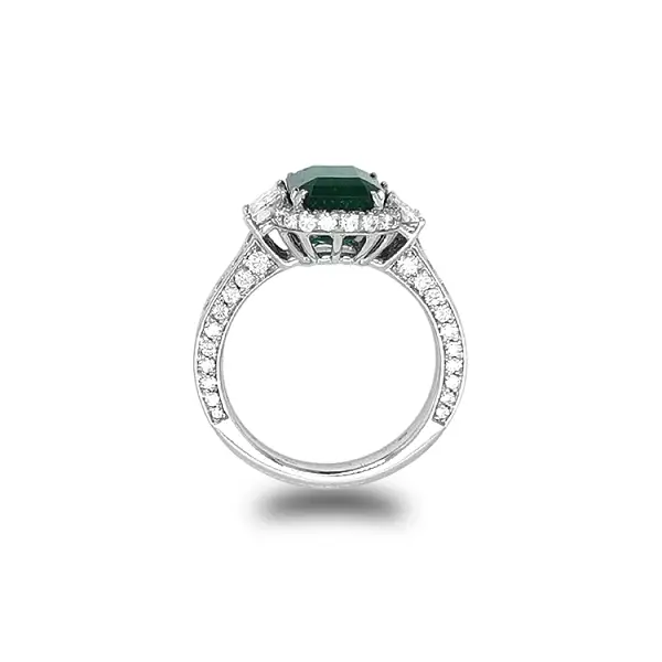 Gold Ring with Emerald and Diamonds