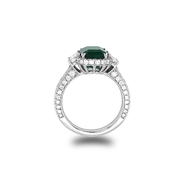 Gold Ring with Emerald and Diamonds
