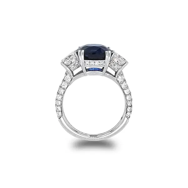 Gold Ring with Sapphire and Diamonds
