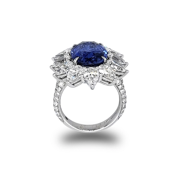 Gold Ring with Sapphire and Diamonds