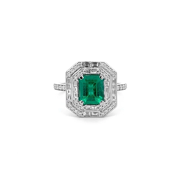 Gold Ring with Emerald and Diamonds