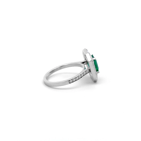 Gold Ring with Emerald and Diamonds