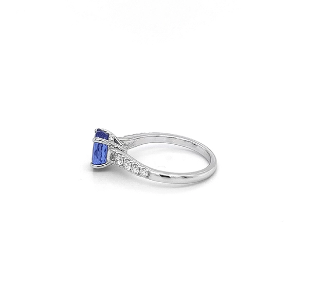 Gold Ring with Tanzanite and Diamonds