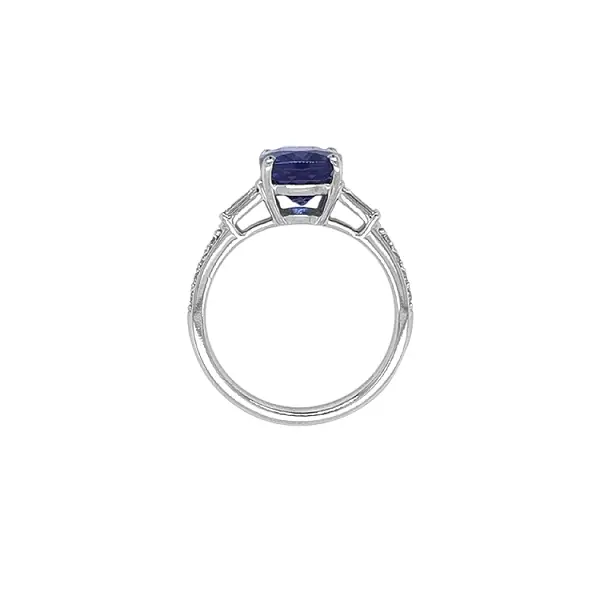 Gold Ring with Tanzanite and Diamonds