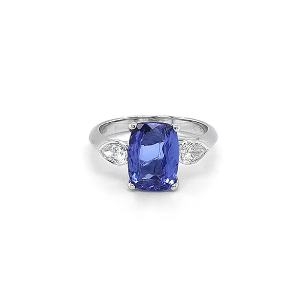 Gold Ring with Tanzanite and Diamonds