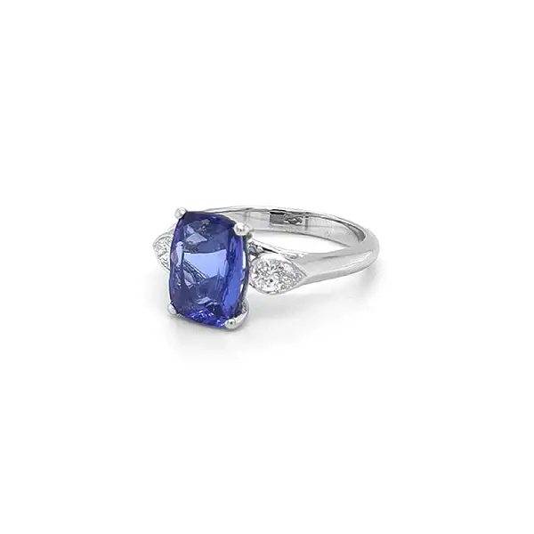 Gold Ring with Tanzanite and Diamonds