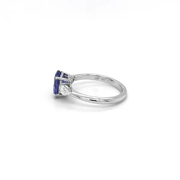 Gold Ring with Tanzanite and Diamonds