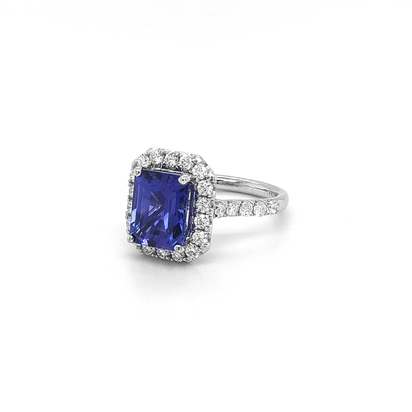 Gold Ring with Tanzanite and Diamonds